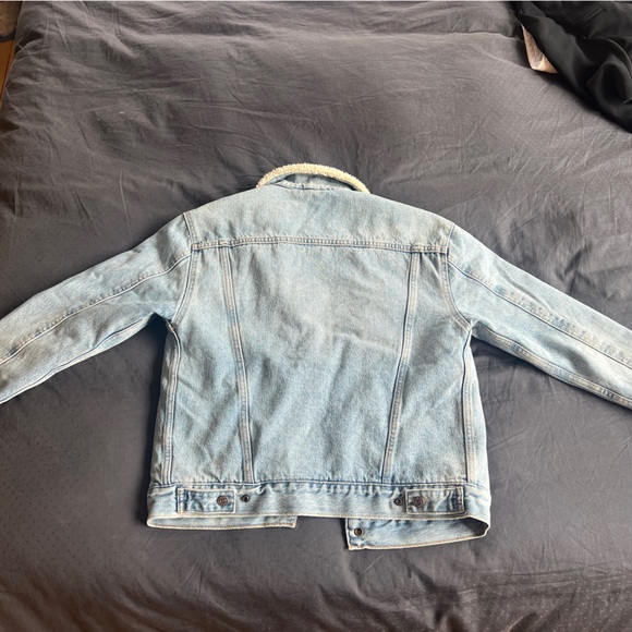 Levi’s Sherpa denim jacket size XS - Picture 3 of 3